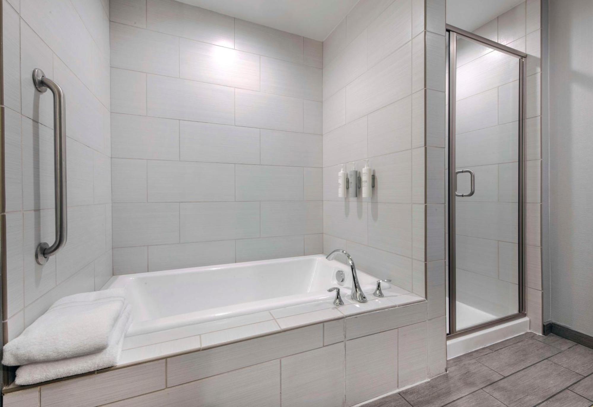 Hilton Garden Inn Raleigh Cary Eksteriør bilde